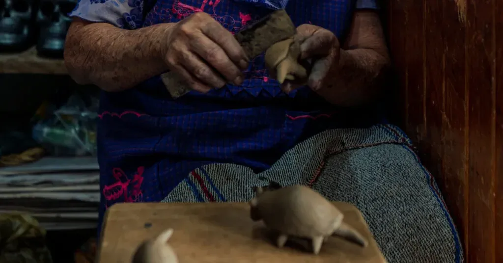Proceso de tallado artesanal de un alebrije en Oaxaca