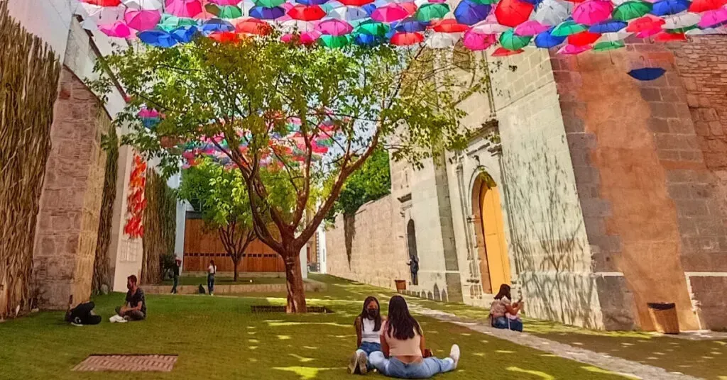 Comunidad local participando en iniciativas de turismo sustentable