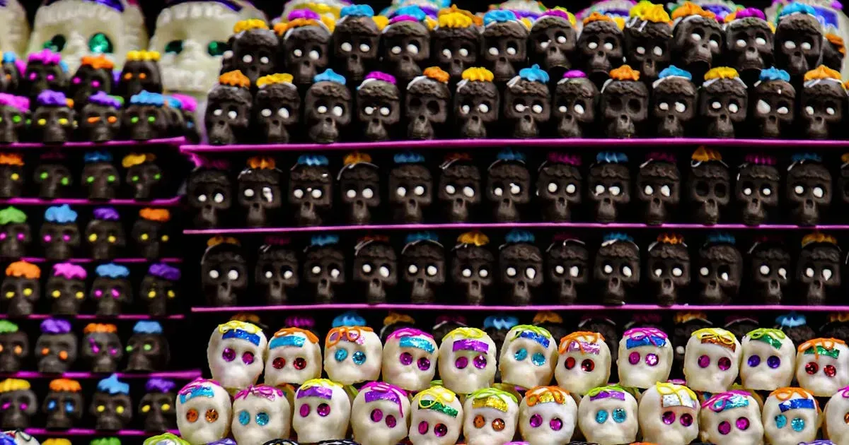 Calaveras de azúcar para el altar de muertos