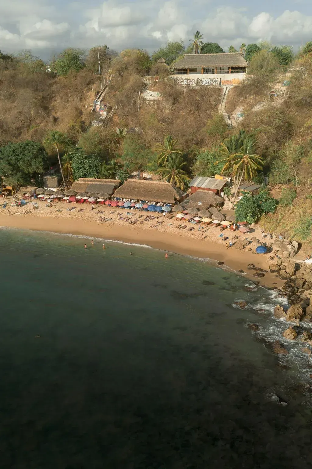 Imagen de la playa en una de las bahías de Huatulco